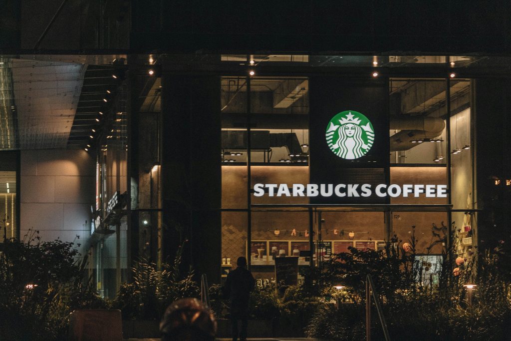 Por qué Starbucks vende 4.000 millones de cafés al año (y por qué su secreto no es el café) 10 starbucks